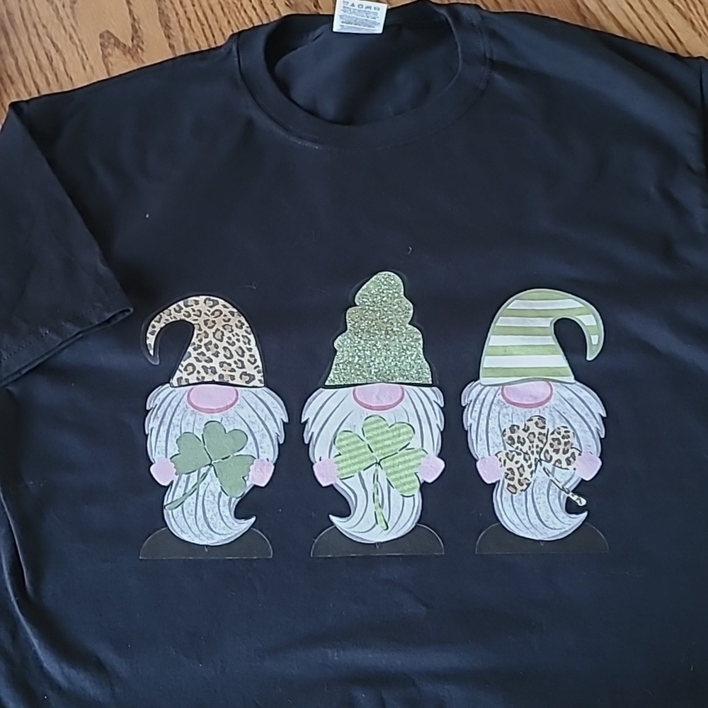 St Patrick's Day Women's Gnome Short Sleeve Tshirt size medium